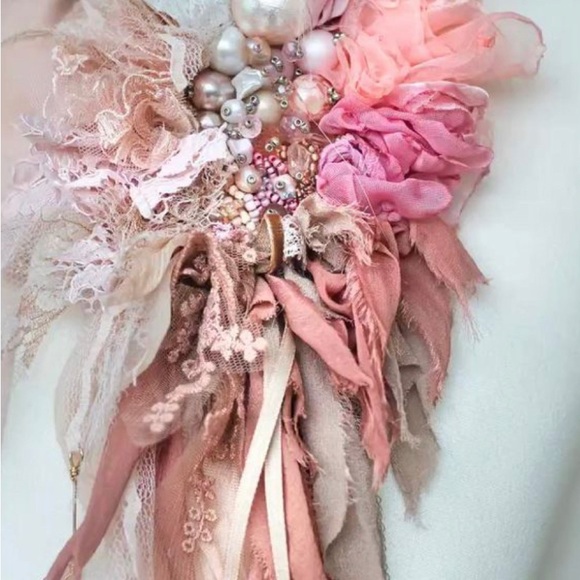 Flower accessories $10-$30 depending on size, time, and materials used! ๐ธ - Picture 2 of 9